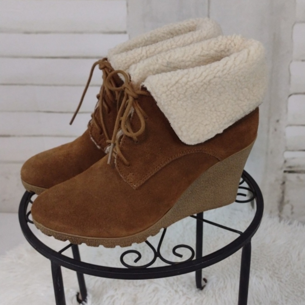 MIA Sherpa Lined Wedge Bootie Brown, Size 8.5